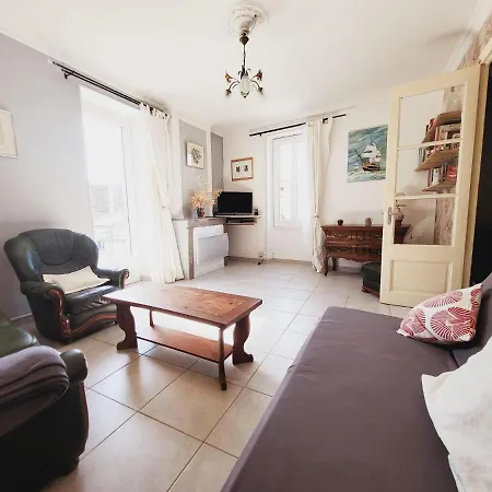 بيت للعطل Bright In Ambroix Near Amenities سانت-أمبروا